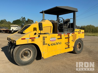 2017 Volvo PTR240 8 Wheel Pneumatic Roller