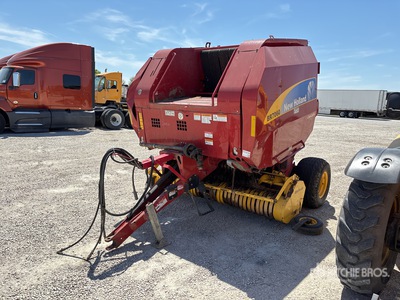 2010 New Holland BR7060 Rundballenpresse