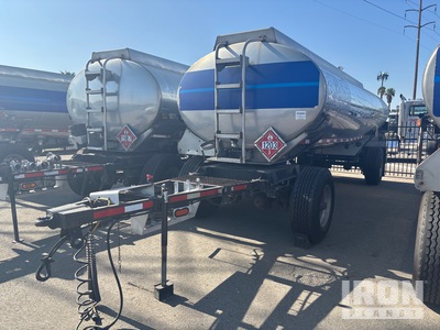 2002 Paramount Tank Inc 5200 gal T/A Drawbar Spread Axle Pup Tanker Trailer