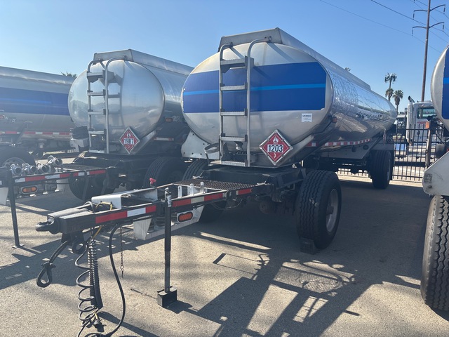2002 Paramount Tank Inc 5200 gal T/A Drawbar Spread Axle Pup Tanker Trailer