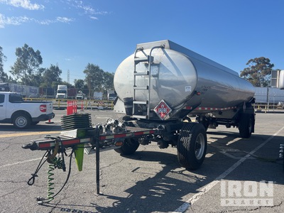 2000 Parmount 5200 gal T/A Turntable Tank-Anhänger