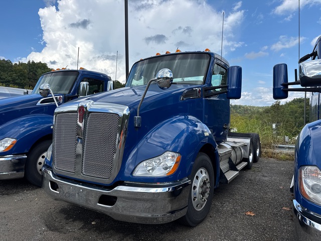 2015 Kenworth T680 6x4 T/A Day Cab Truck Tractor 2015 Kenworth T680 6x4 T/A Day Cab Truck Tractor