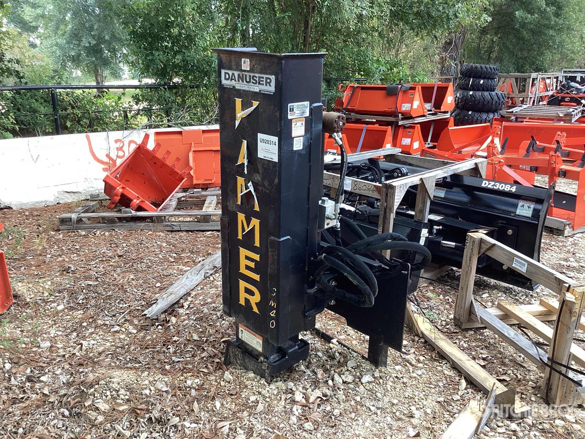Danuser SM40 Kompaktlader-Pfostentreiber
