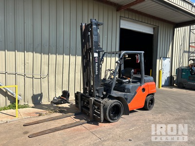 2018 Toyota 8FD40U 8150 lb Pneumatic Tire Forklift