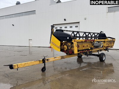 CNH 7300 mm Coupe A Cereales Combine Header (Inoperable)