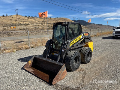 2022 New Holland L320 を見 Skid-Steer Loader