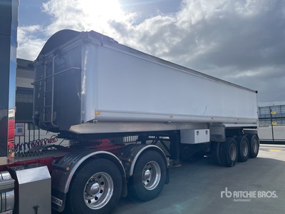 2010 Barry Stoodley Tri/A End Dump Trailer