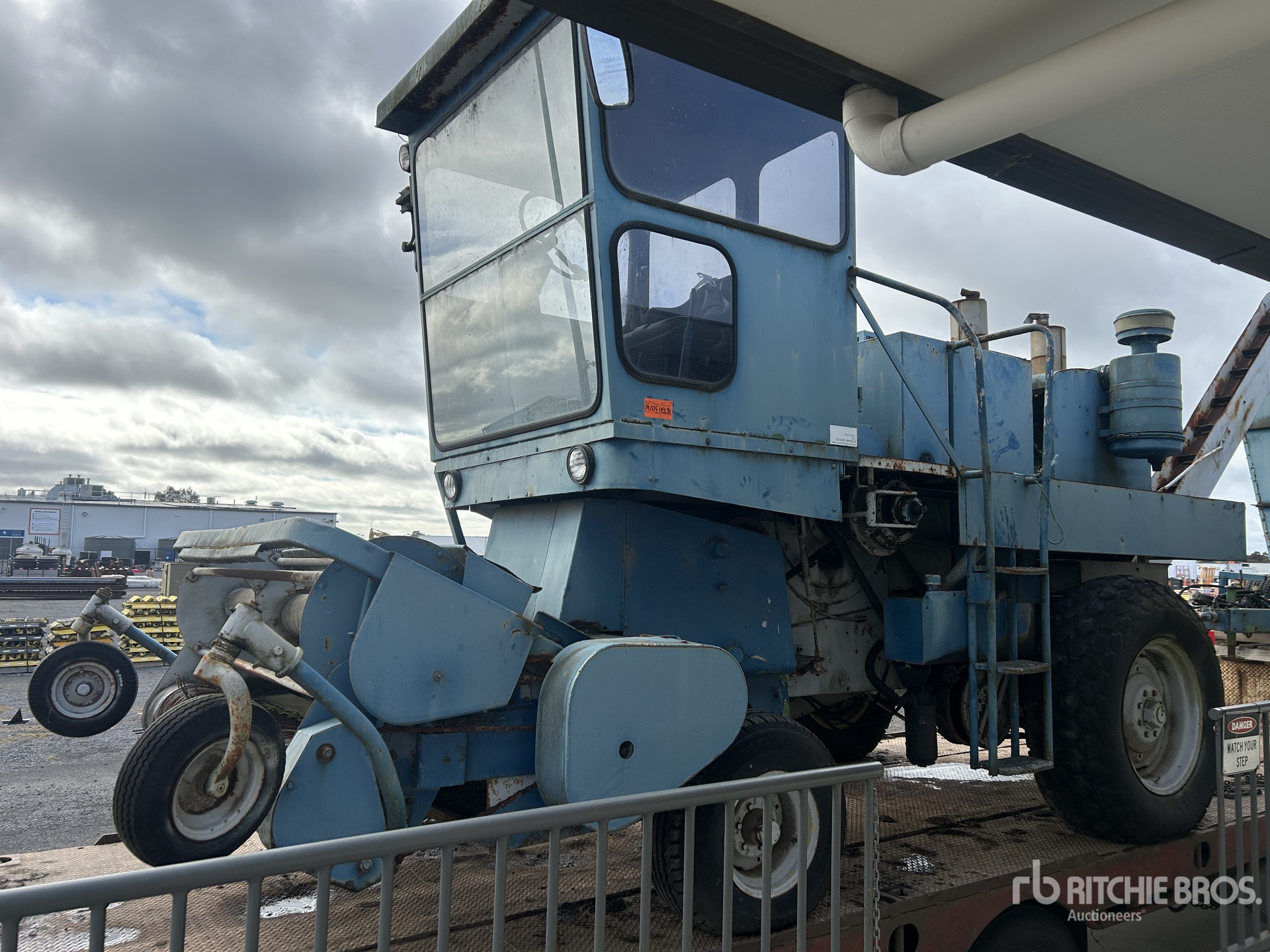 John Deere 425 Hay Cuber Combine Harvester