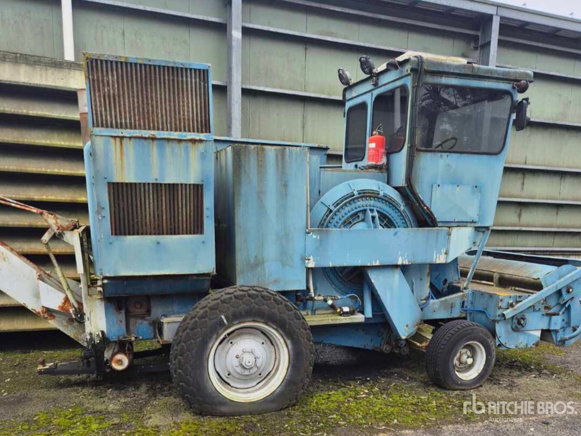 John Deere 425 Hay Cuber Combine Harvester