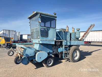 John Deere 425 Hay Cuber Combine Harvester