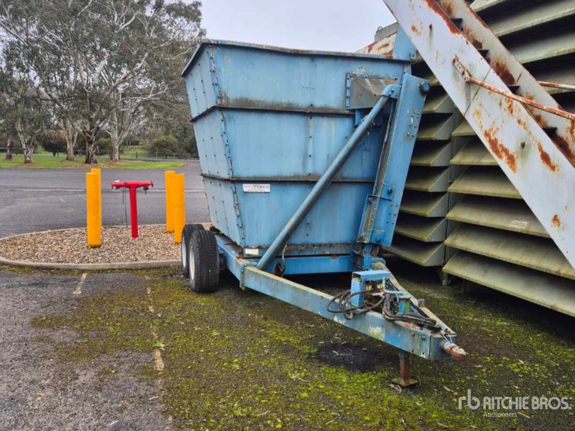 Hay Cuber Side Dump Trailer