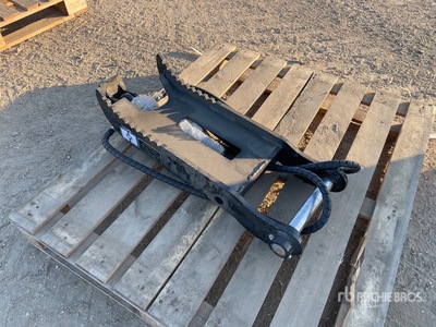 2025 GIYI GY-XJ3T 30 in Hydraulic Excavator Thumb - Fits Cat (Unused)