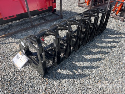 2025 GIYI GYCLG72C 72 in Log Skid Steer Grapple (Unused)