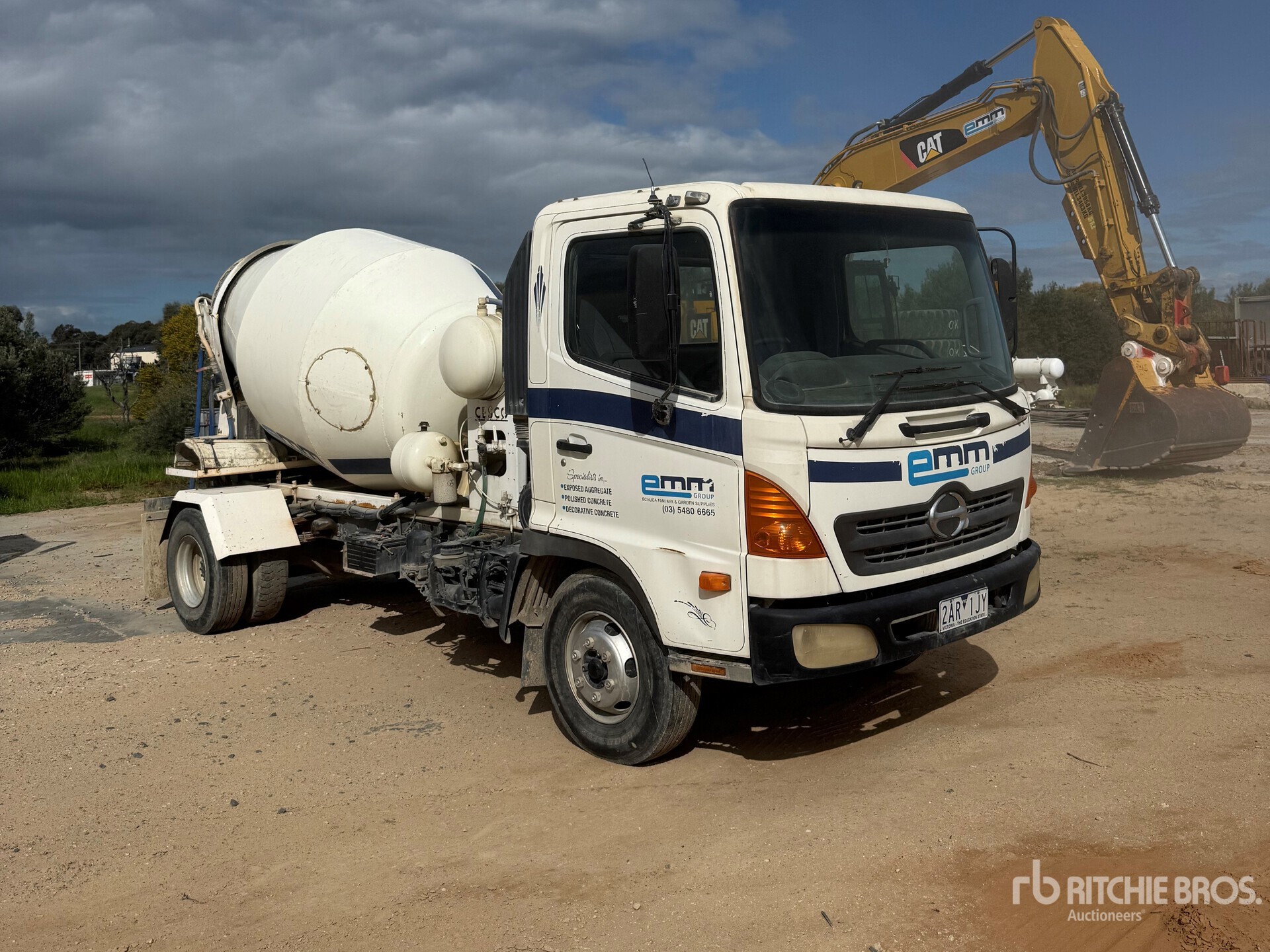 2006 Hino 4x2 Mixer Truck