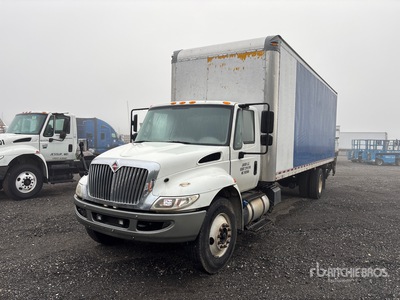 2017 International 4300 4x2 Furgoneta caja cerrada