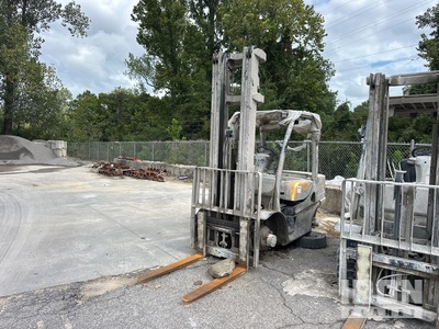 2016 Yale GDP060 5650 lb Forklift (Inoperable)