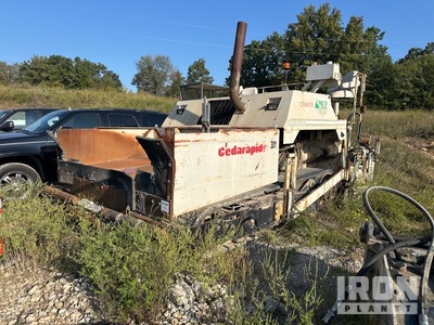 2000 Cedarapids CR461 Track Asphalt Paver