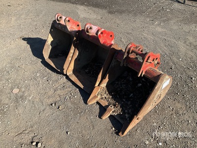 Quantity of (3) 450 mm Excavator Bucket