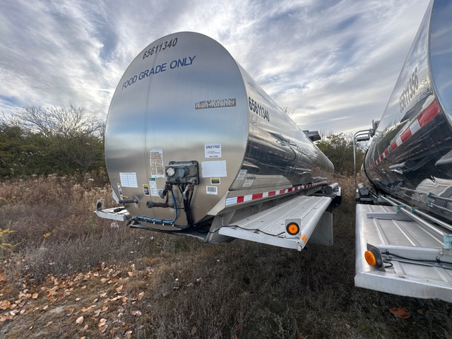 2000 Walker 6500 gal T/A Tanker Trailer