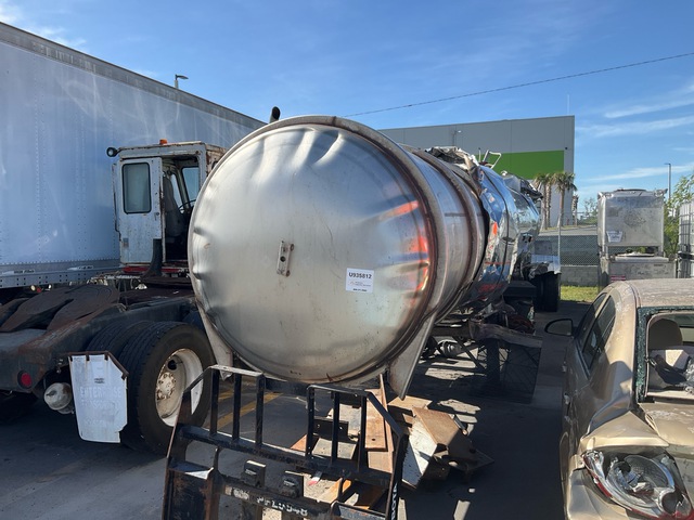 2013 Polar 4300 gal T/A Tanker Trailer 2013 Polar 4300 gal T/A Tanker Trailer