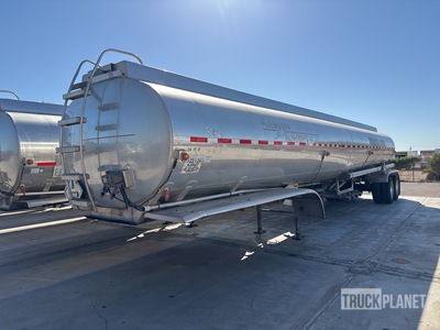 1995 Beall MC306AL 9500 gal T/A مقطورة صهاريج