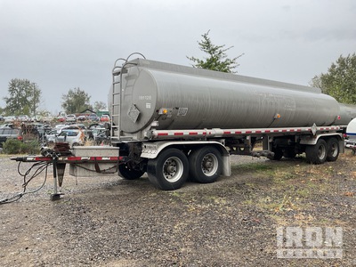 2010 Polar 7400 gal Quad/A Turntable Remorque citerne