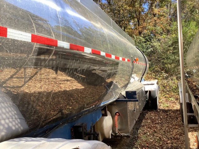 1978 Polar 5400 gal T/A Tanker Trailer 1978 Polar 5400 gal T/A Tanker Trailer