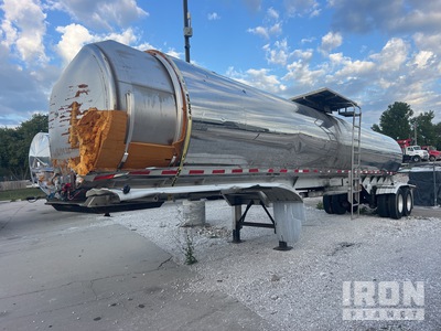 2016 Walker 6800 gal T/A Tanker Trailer