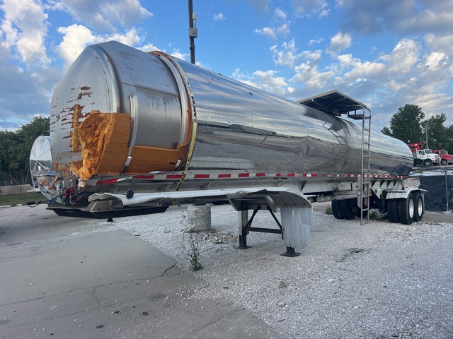 2016 Walker 6800 gal T/A Tanker Trailer