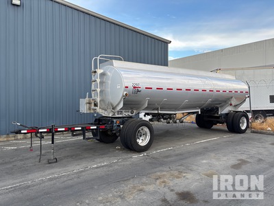 2002 (unverified) Weld-It DOT406AL 5500 gal T/A Turntable Spread Axle Tank-Anhänger