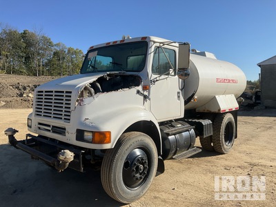 1995 International 8100 4x2 2500 gal 4x2 Water Truck