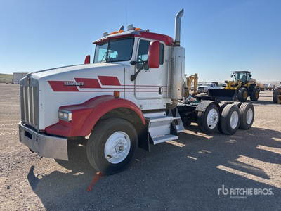 2004 Kenworth T800 8x4 Tri/A Day Cab Truck Tractor