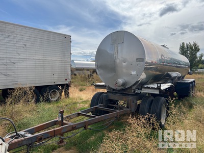 1992 Beall 4500 gal T/A Turntable B-Train Pup Tanker Trailer