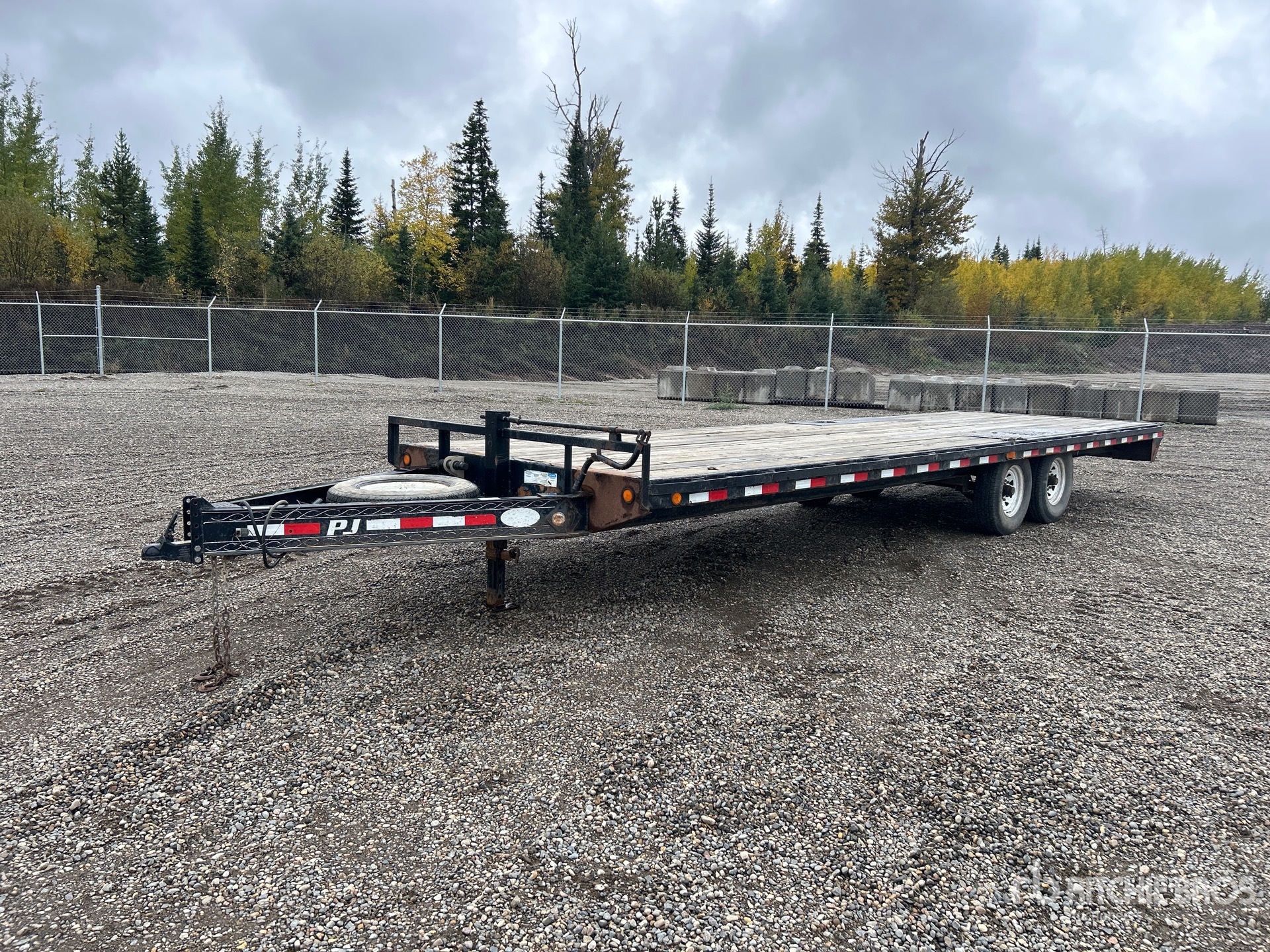 2006 PJ Trailers 26 ft T/A Flatbed Trailer