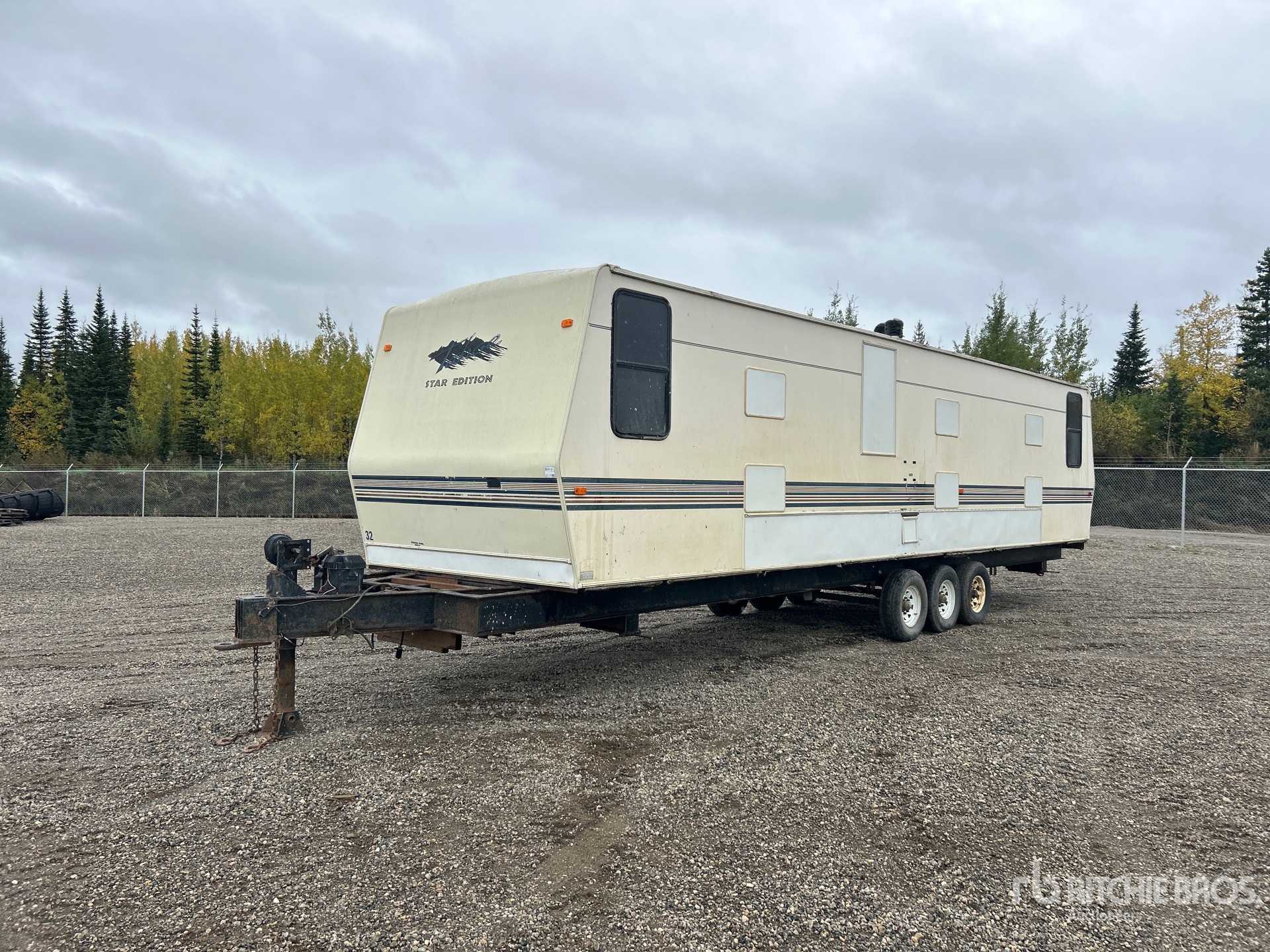 1995 Playmore 34 ft x Portable Tri/A 6 Stall Shower Trailer