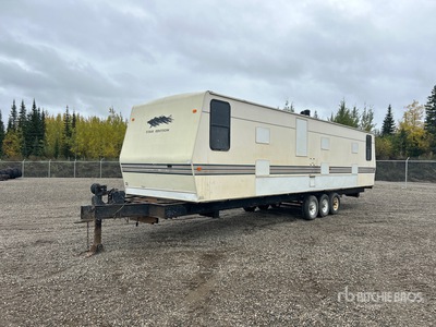 1995 Playmore 34 ft x Portable Tri/A 6 Stall Shower Trailer