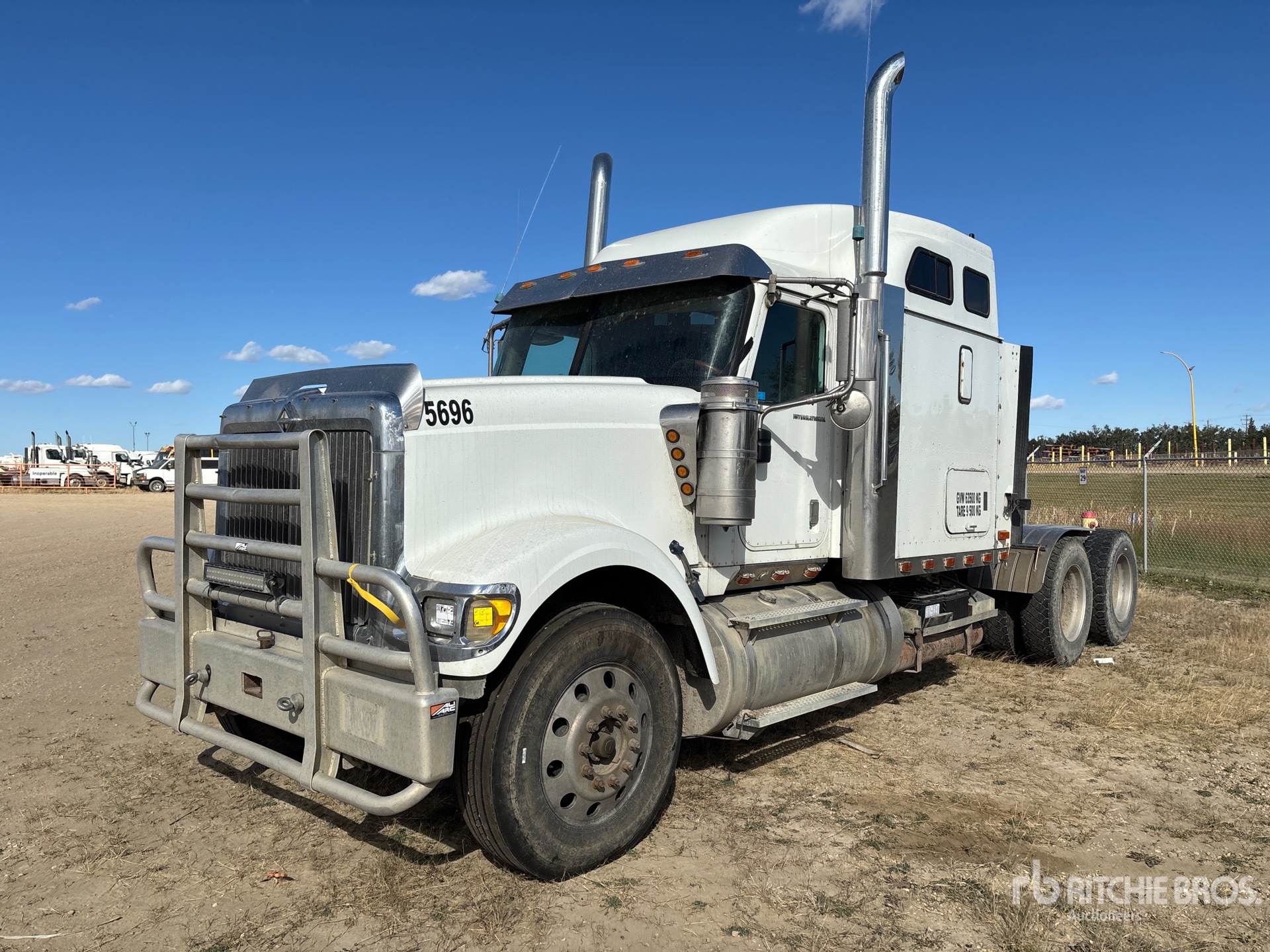 2005 International 9900i 6x4 T/A Sleeper Truck Tractor