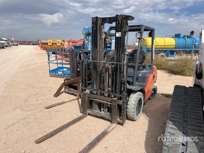 2018 Toyota 8FDU25 4500 lb Pneumatic Tire Forklift