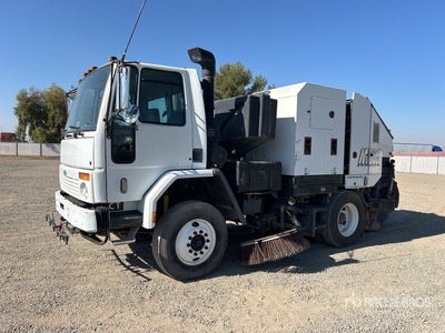 2005 Schwarze M6000 on 2003 Sterling SC8000 Sweeper Truck