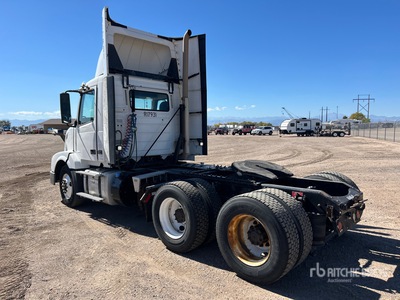 2016 Volvo VNL 6x4 تراكتور شاحنة نهارية (ثنائية المحور) (Inoperable)