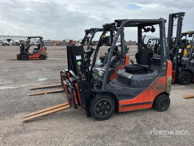 2014 Toyota 8FGCU20 4000 lb Pneumatic Tire Chariot Élévateur