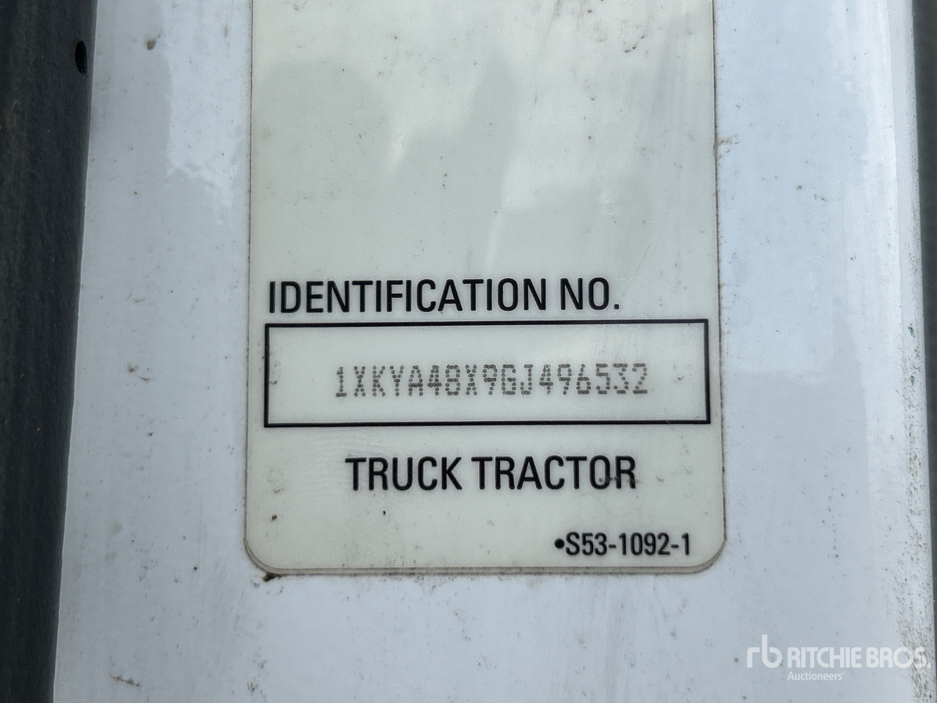 2016 Kenworth T680 4x2 S/A Day Cab Truck Tractor