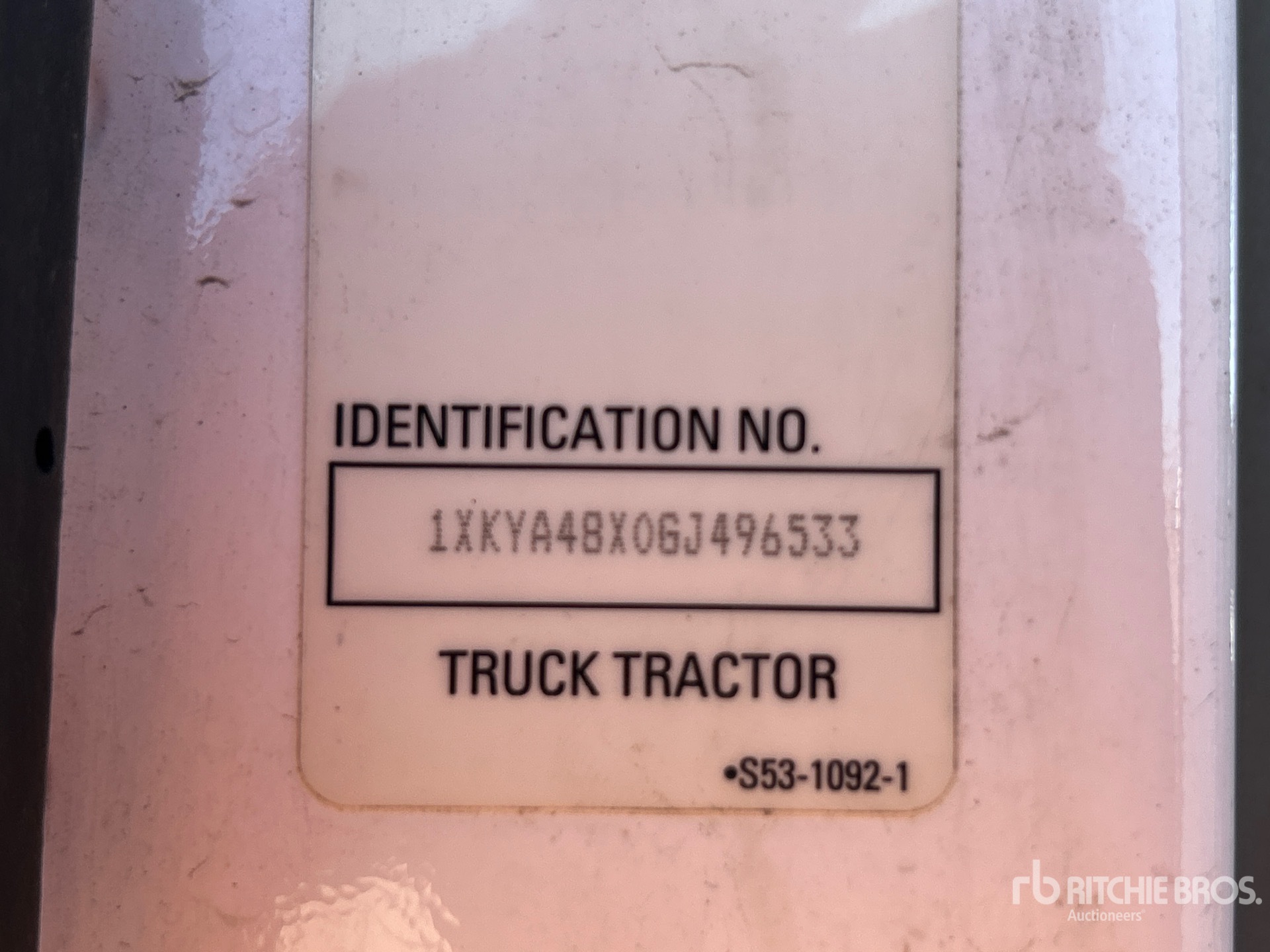 2016 Kenworth T680 4x2 S/A Day Cab Truck Tractor