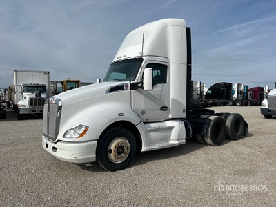 2015 Kenworth T680 6x4 Ciągnik siodłowy T/A z kabiną dzienną (Inoperable)