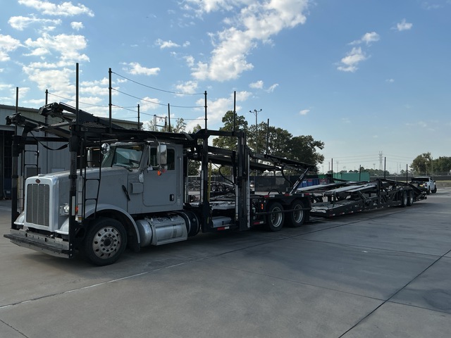 2020 Peterbilt 365 Car Carrier Truck