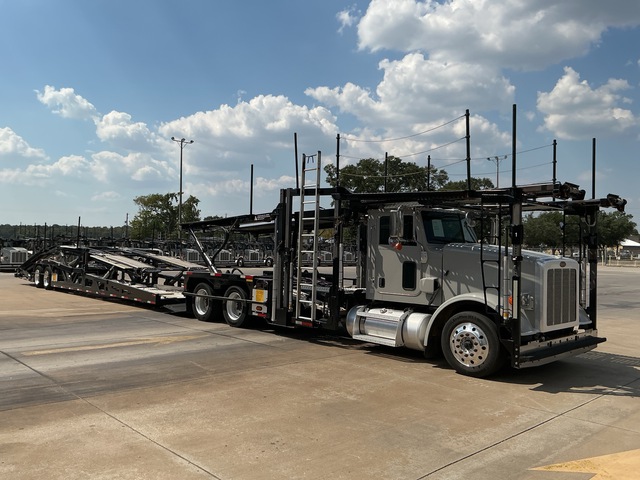 2020 Peterbilt 365 Car Carrier Truck