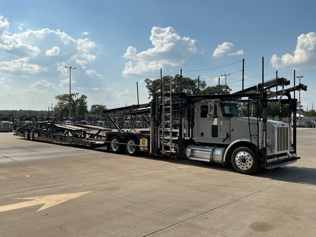 2020 Peterbilt 365 Car Carrier Truck