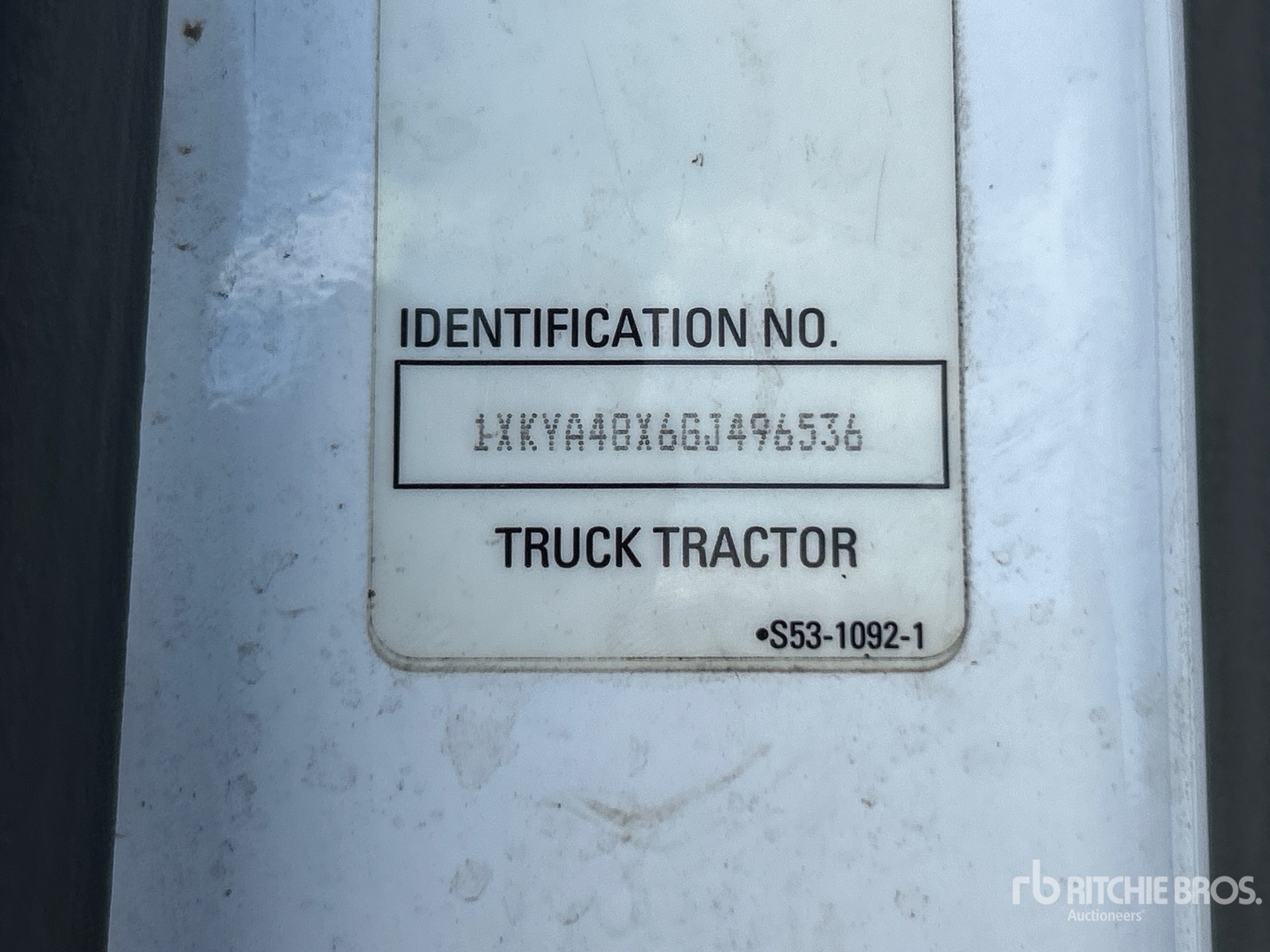 2016 Kenworth T680 4x2 S/A Day Cab Truck Tractor