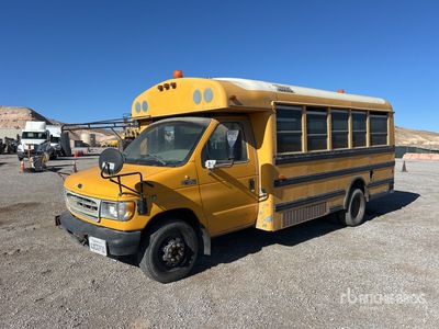 2002 Ford E-450 4x2 10-Seat School Bus