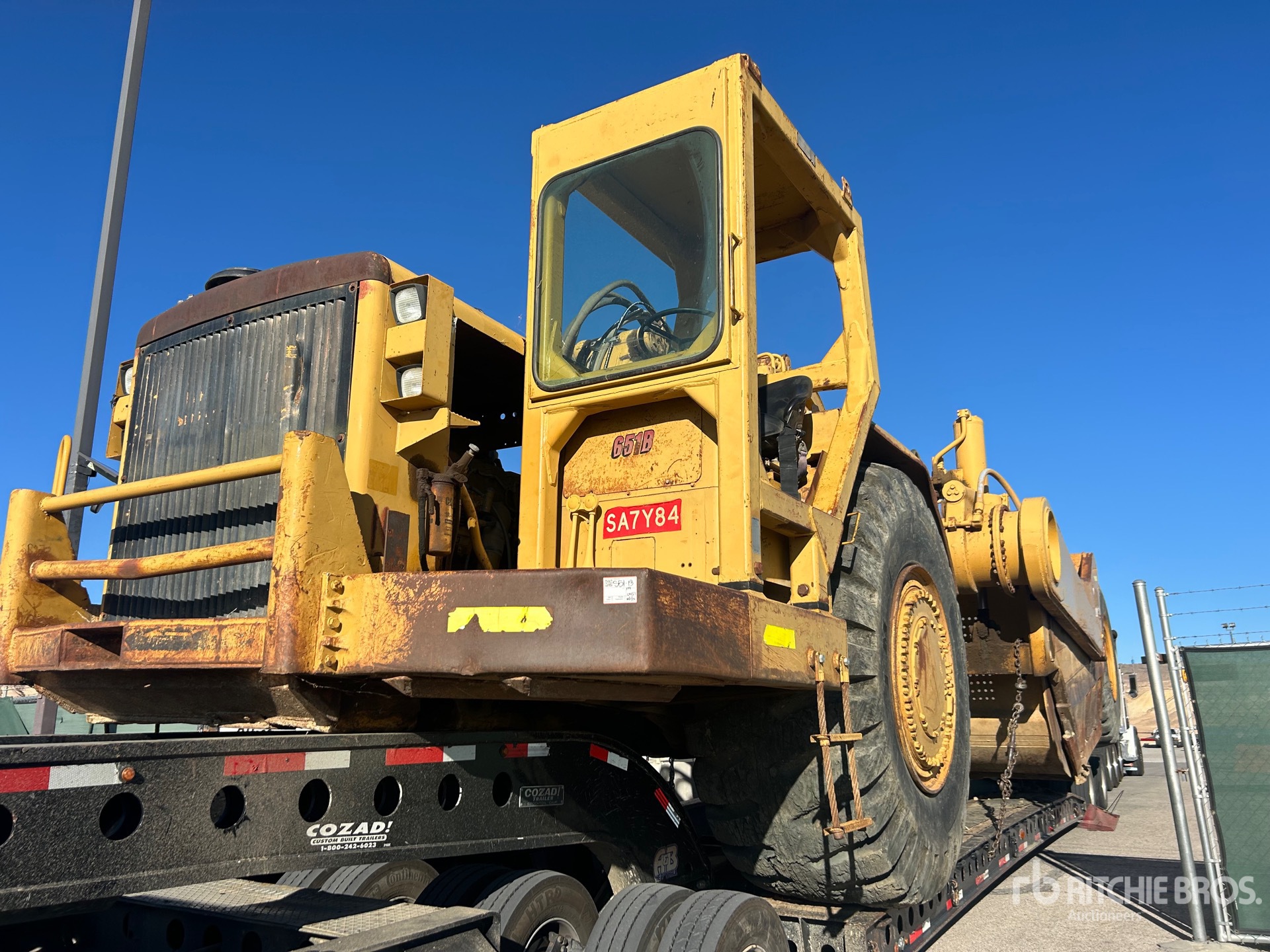 1974 Cat 651B جرار كشط